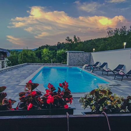 Holiday Home Emir Racic Ngoại thất bức ảnh