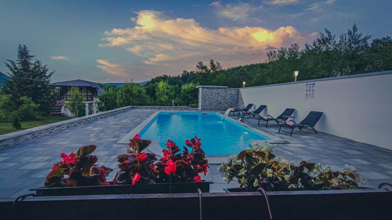 Holiday Home Emir Racic Ngoại thất bức ảnh